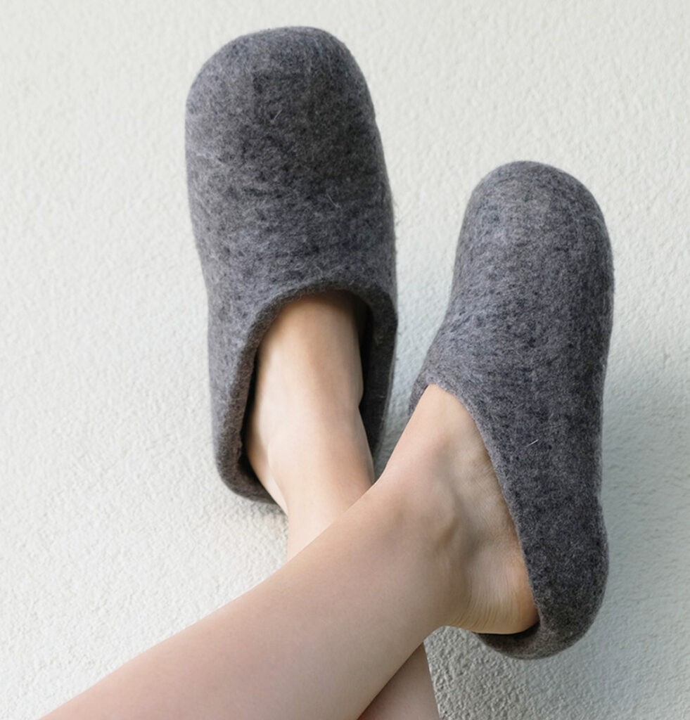 Sakré Montana Felted Slippers – Grey Handmade 2