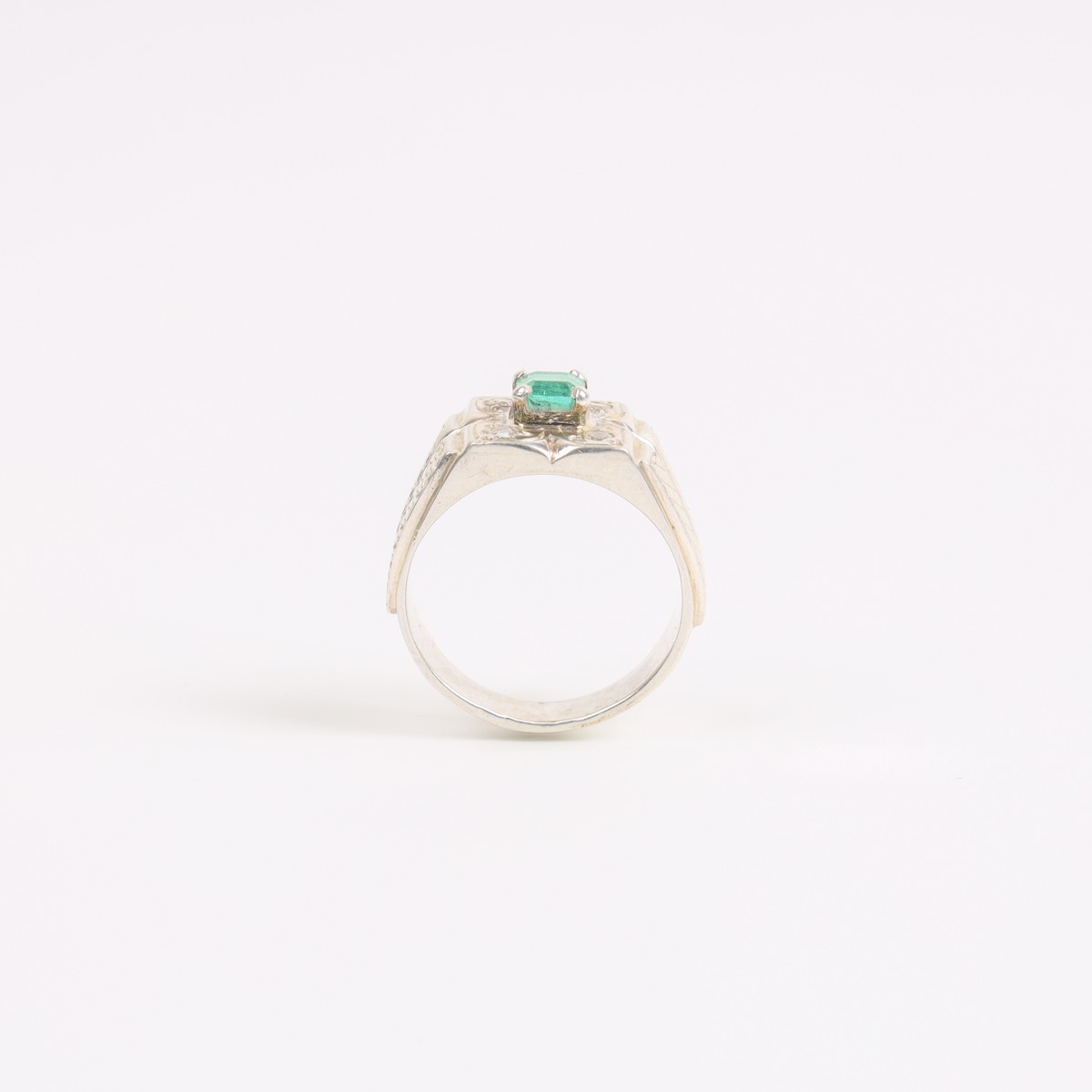 Ring with dimond 3