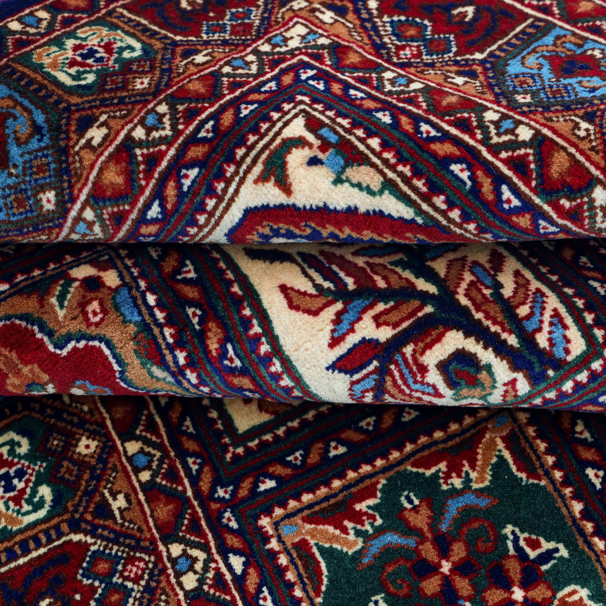 Bakhtiyari Rug - 5'9" x 3'9" (ft)