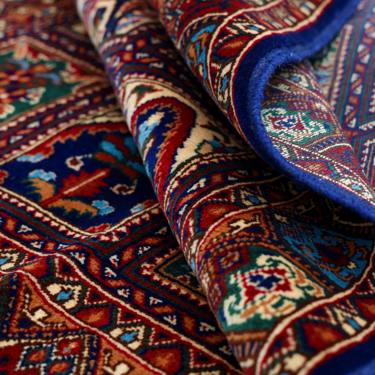 Bakhtiyari Rug - 5'9" x 3'9" (ft)