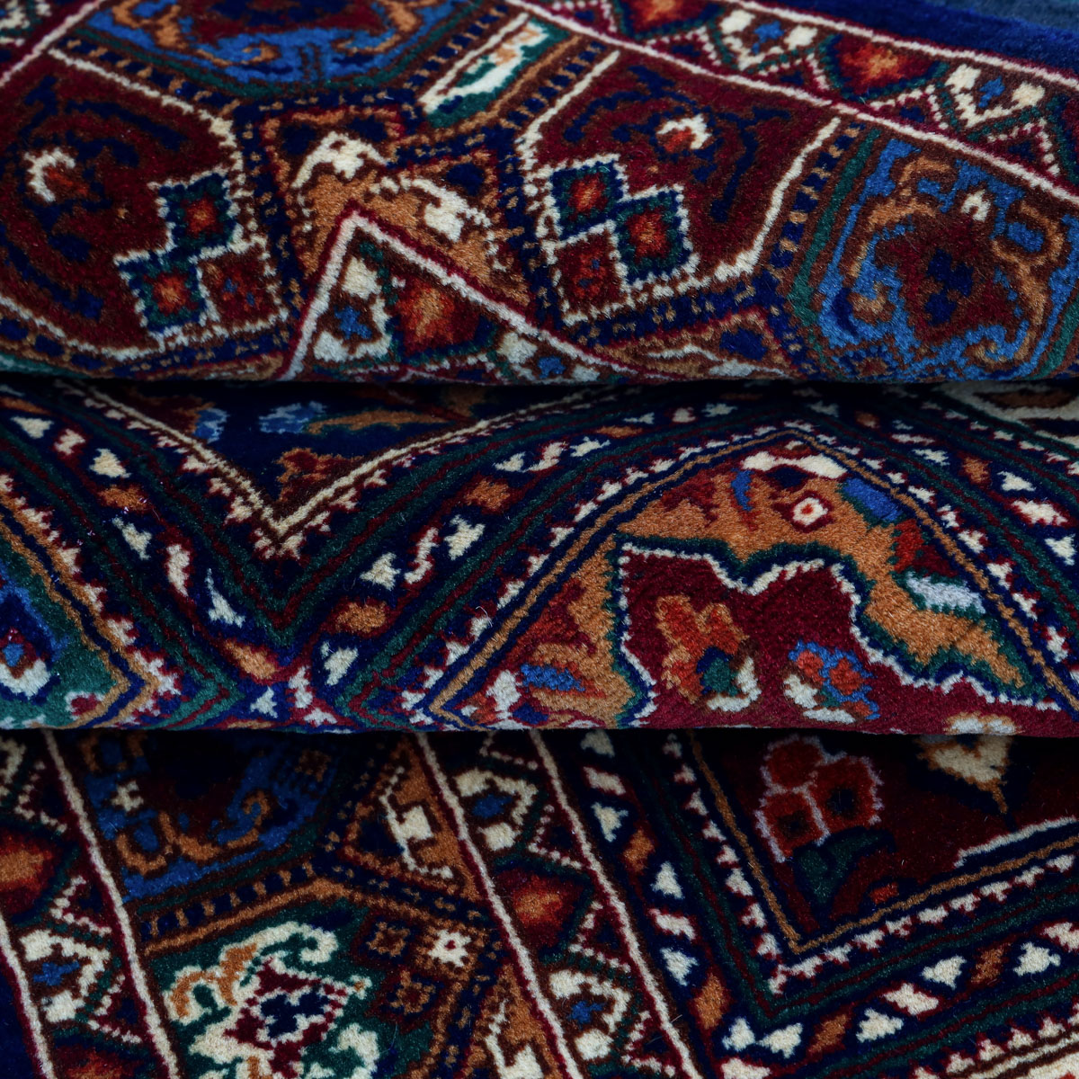 Bakhtiyari Rug - 5'9" x 3'9" (ft)