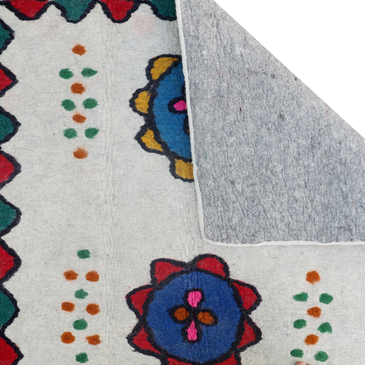 White Floral Design Nuristani Namad | Handmade Woolen Namad 5.9 X 4.3 (ft)