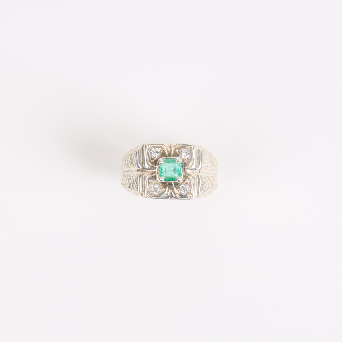Ring with dimond