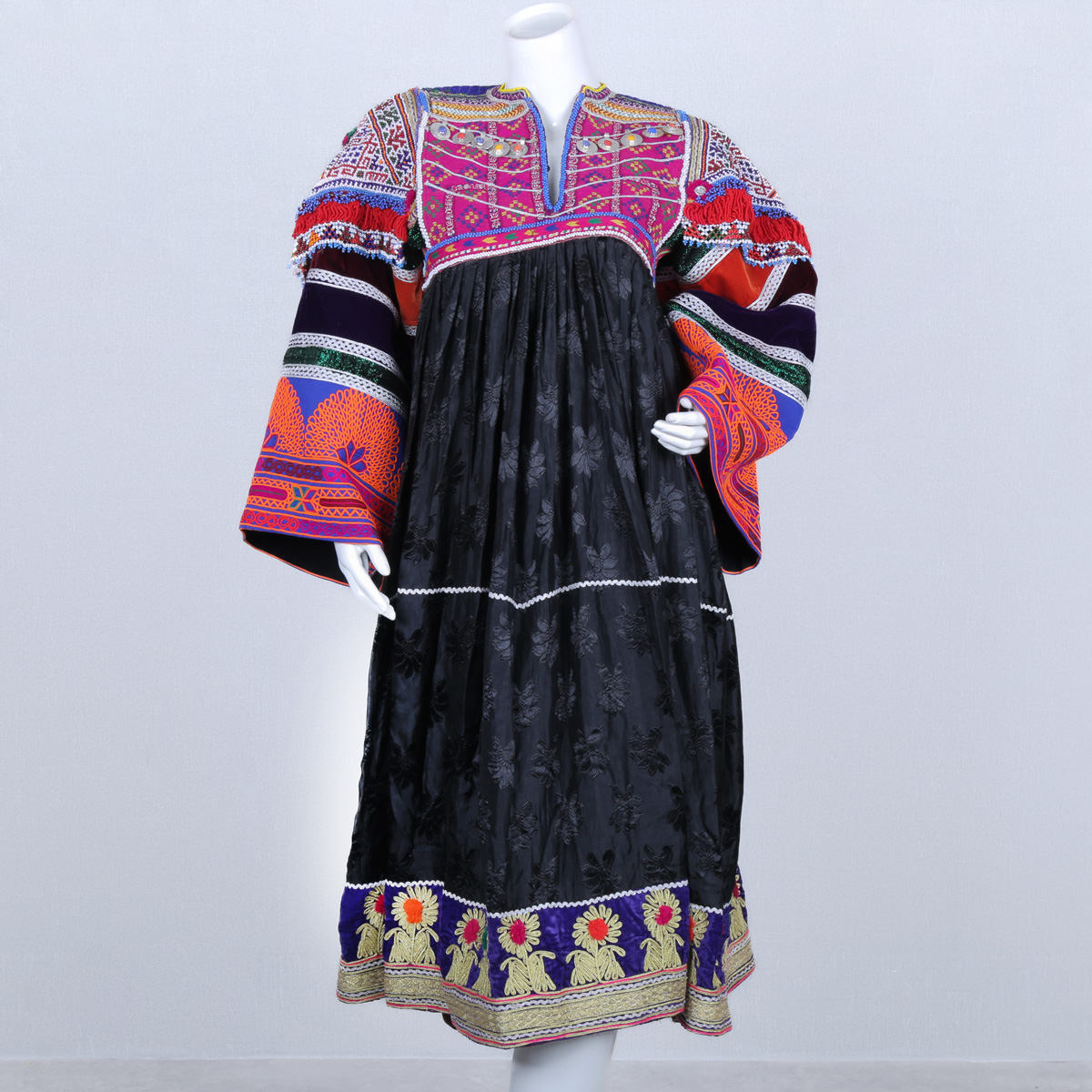 Atlasi Gol Bakhmal Gande Afghani Frock | Black Velvet Pleated Fancy Afghan Dress