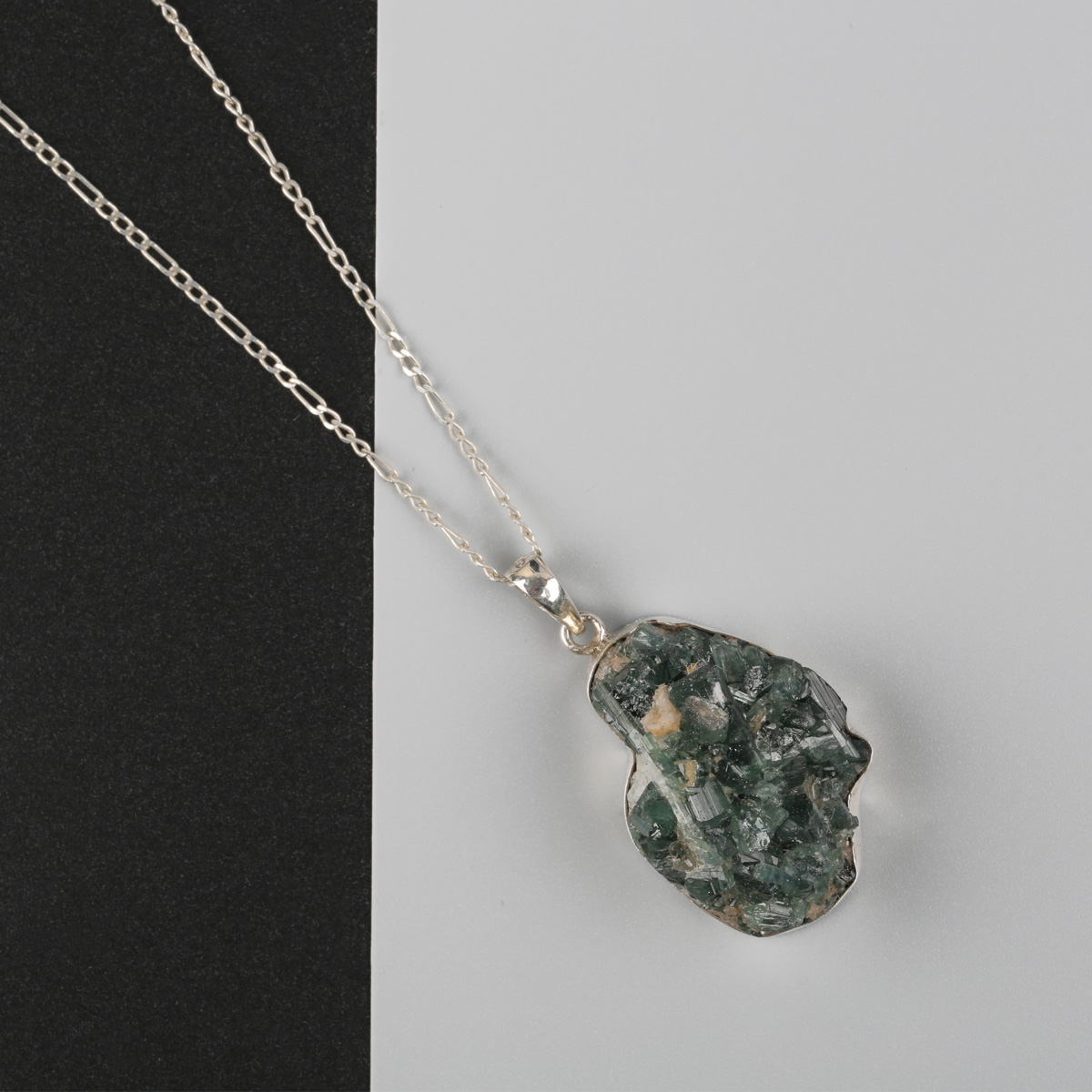 Turmaline Rough Necklace | Solitaire Locket