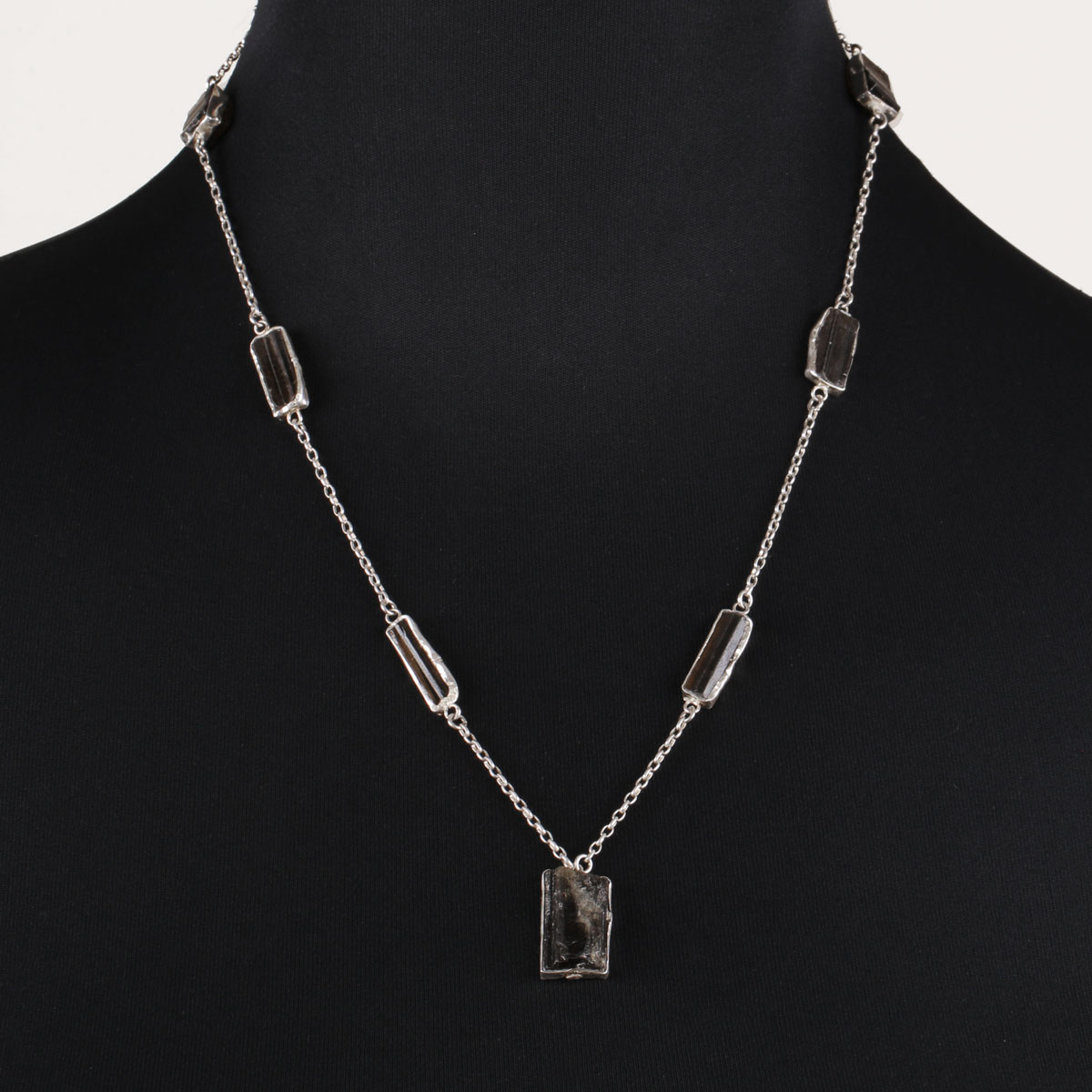 Beruj Single Strand Necklace | Silver Locket 