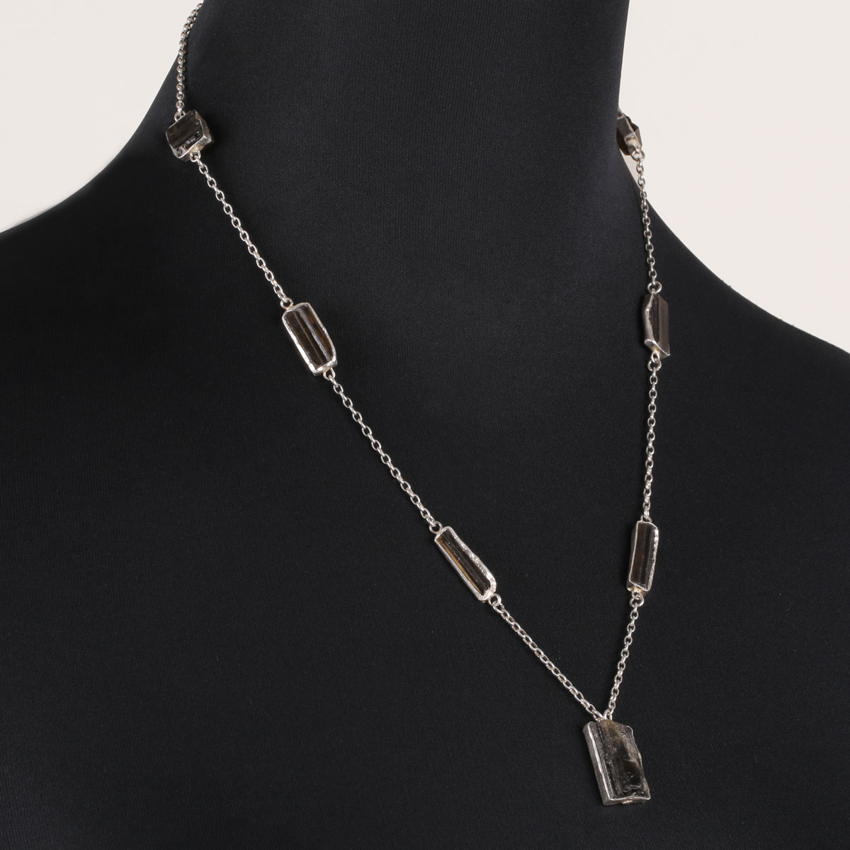 Beruj Single Strand Necklace | Silver Locket 