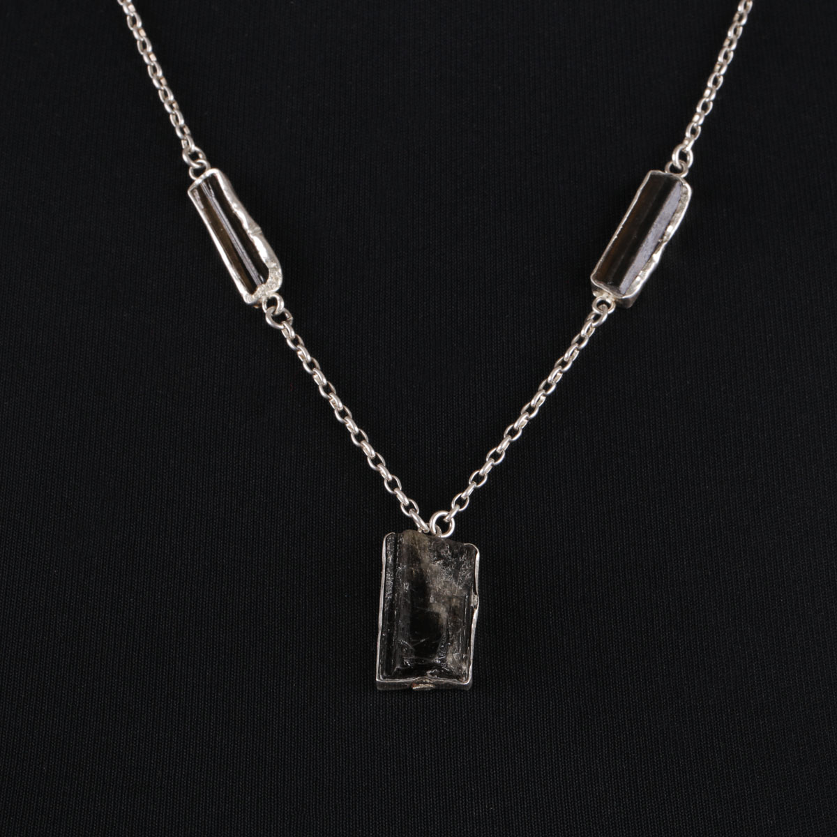 Beruj Single Strand Necklace | Silver Locket 