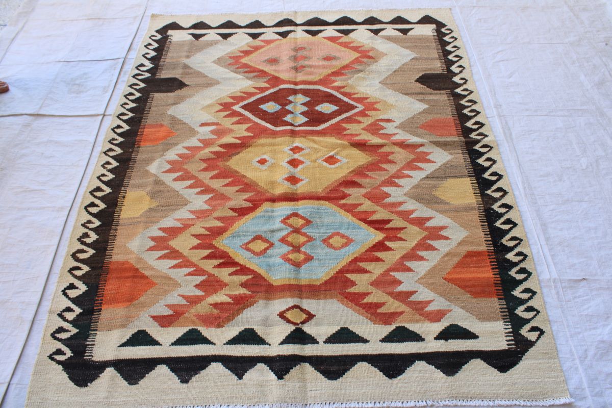 Beautifull Vintage Kilims With Nice Design