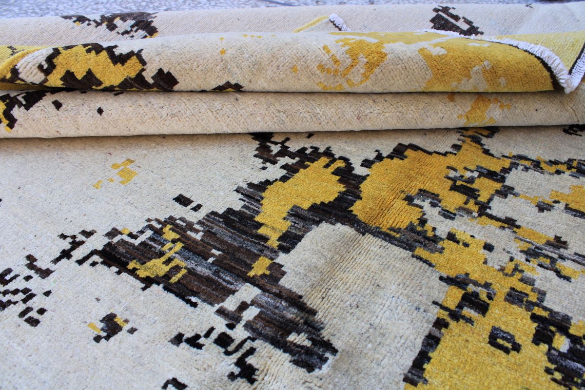 Yellowish Stunning Modern Design Chobrang Carpet