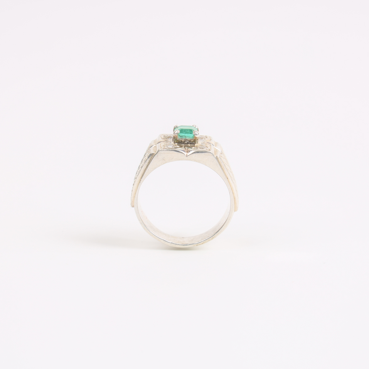 Ring with dimond